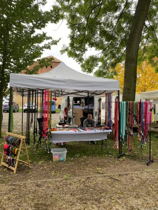 Poslední stánek letošního roku 😊 A ať nám tady ty věci zbytečně neleží, to by byla škoda. Tak můžou někomu z vás dělat...